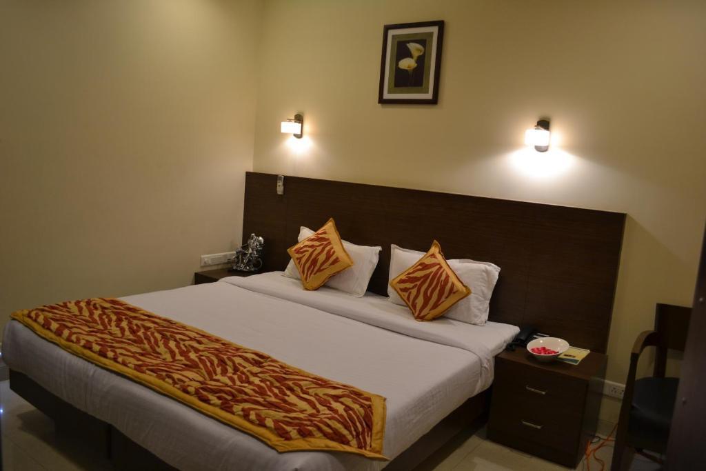 Hotel Adi Нагпур Экстерьер фото