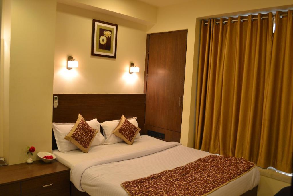 Hotel Adi Нагпур Экстерьер фото