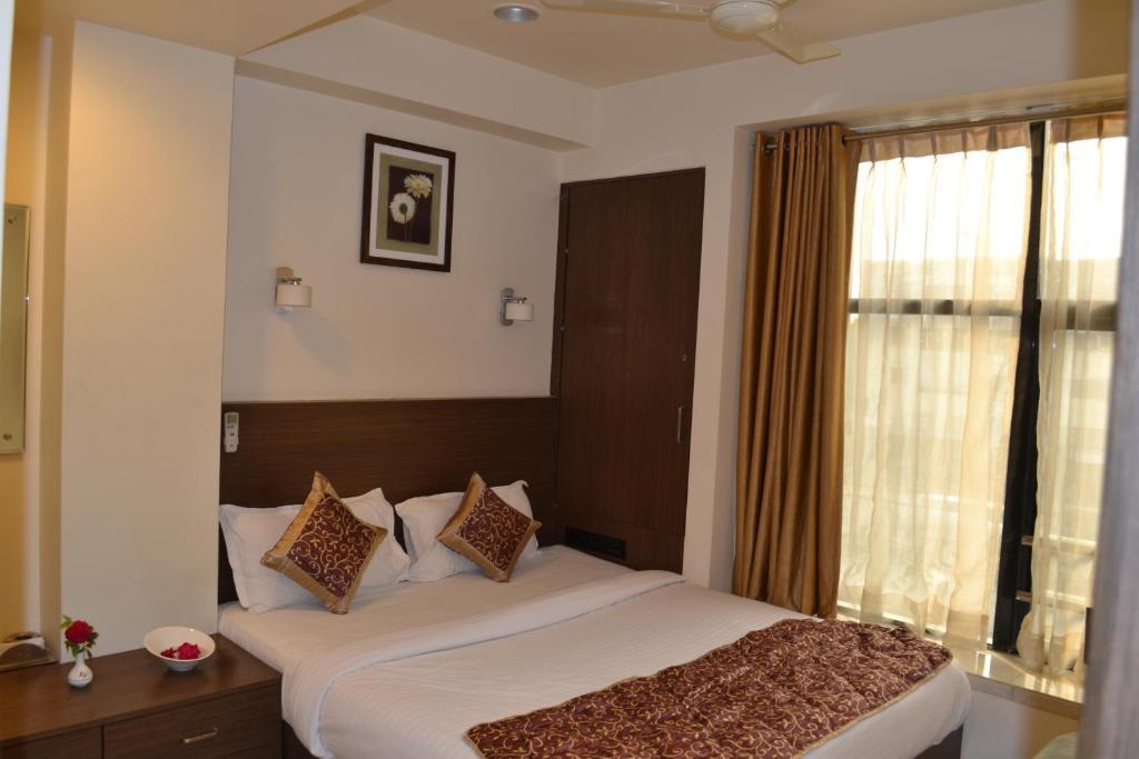Hotel Adi Нагпур Экстерьер фото