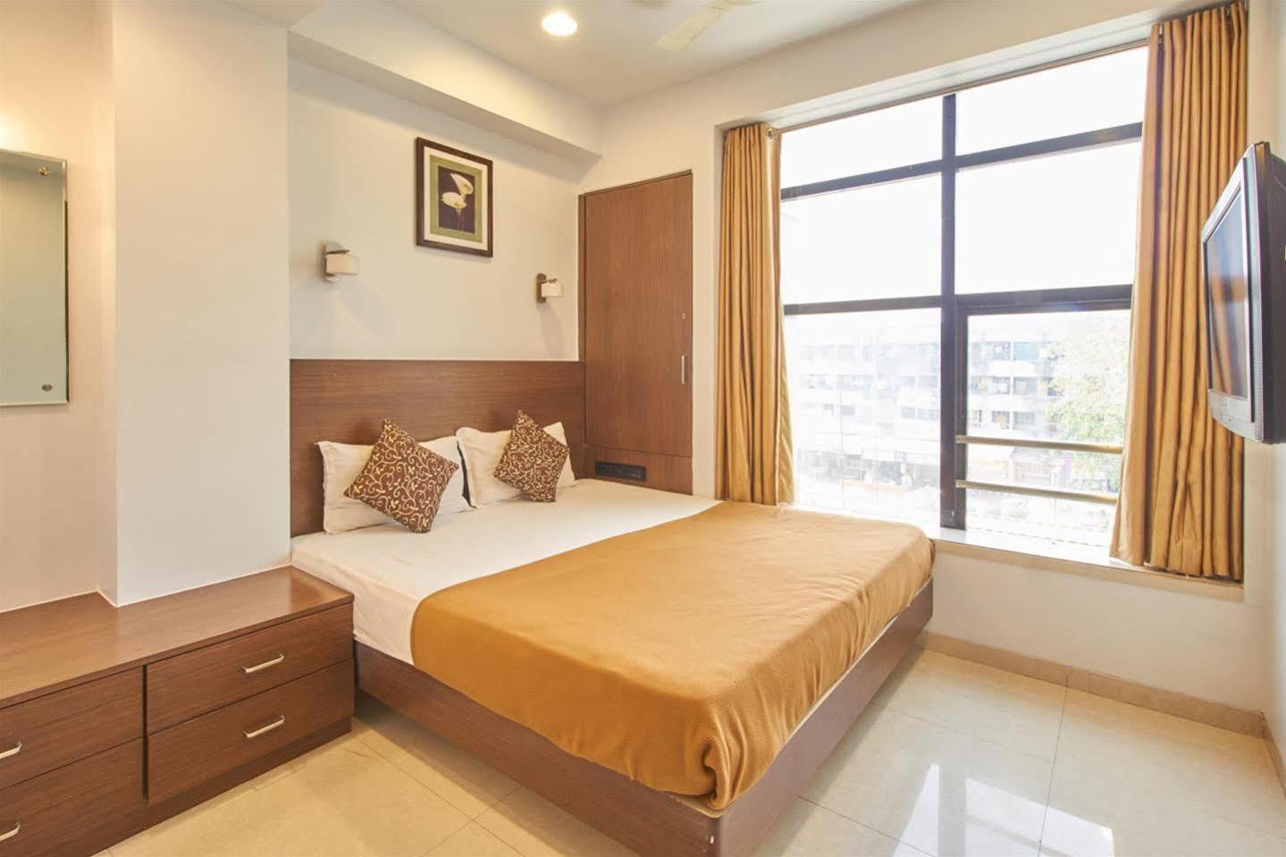 Hotel Adi Нагпур Экстерьер фото