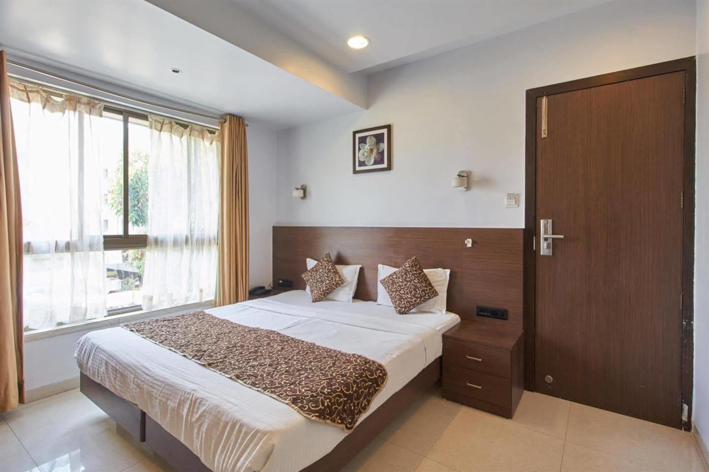 Hotel Adi Нагпур Экстерьер фото
