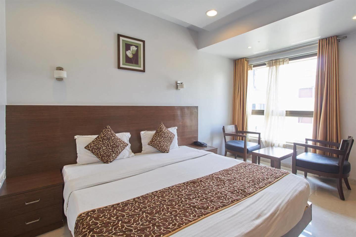 Hotel Adi Нагпур Экстерьер фото