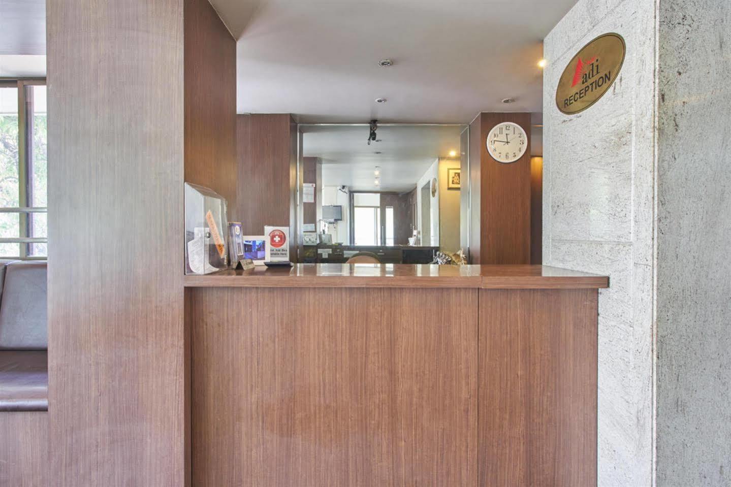 Hotel Adi Нагпур Экстерьер фото